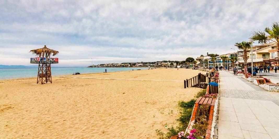 Berrak denizinde size balıklar eşlik ediyor, altın sarısı plajı büyülüyor! Ege’nin yıldızı: Mavi bayrağı ününü artırıyor 6